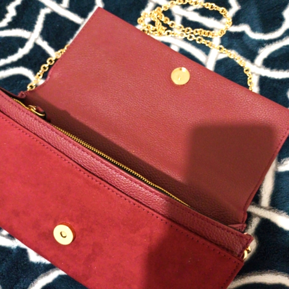 Steve Madden nice clutch shoulder Purse. Wine color. NEW Conditions